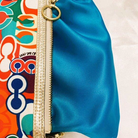 Coach Poppy Wristlet - Picture 8 of 15